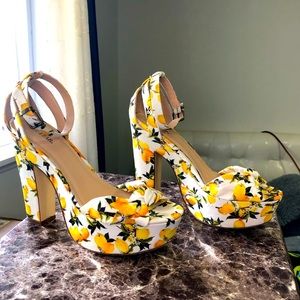 Lemon print size 11 pumps